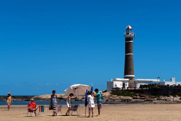 1. ARGENTINA. Mientras Argentina vive con tiempo prestado, el mercado de valores del país ha tenido una muy buena racha.