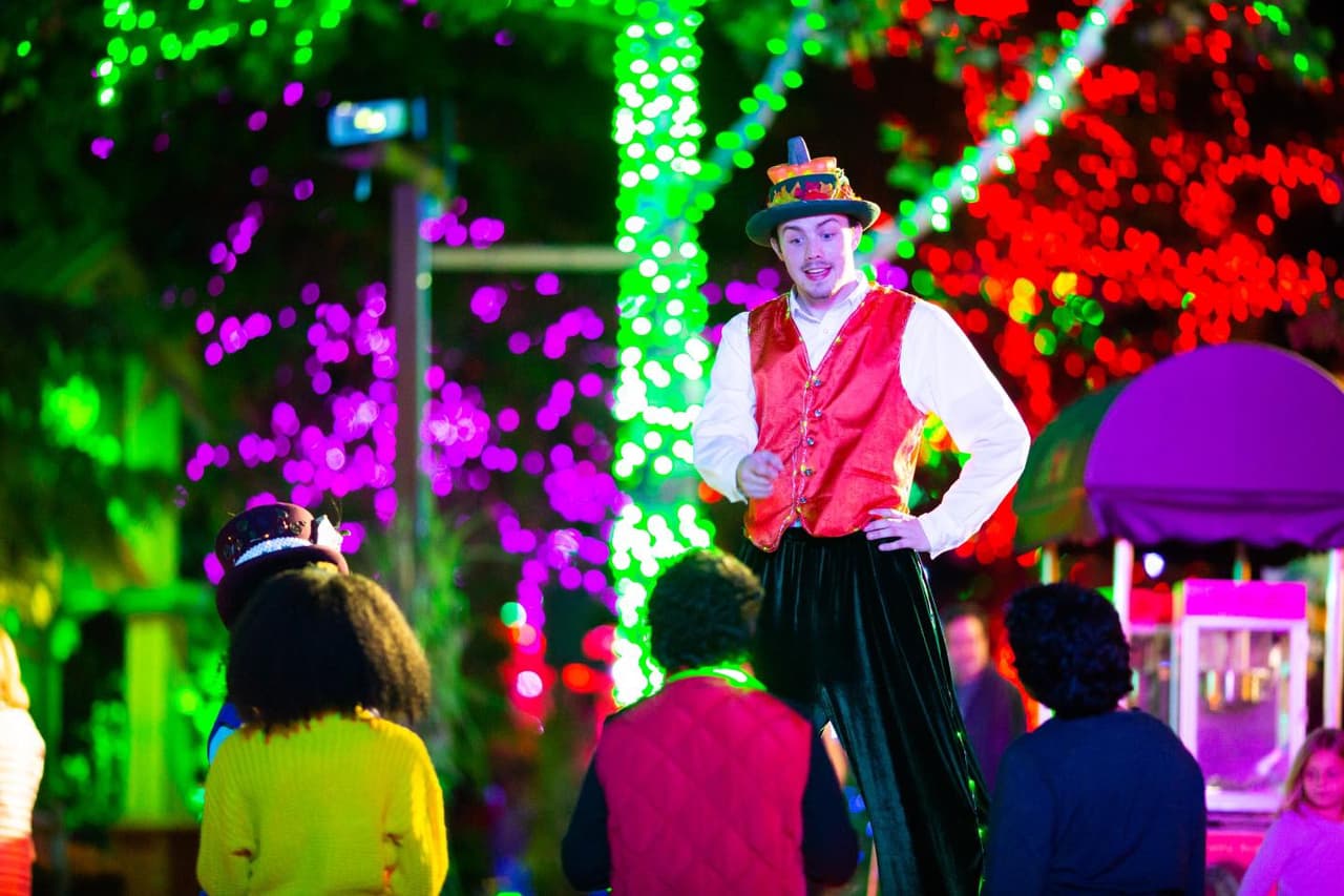 Viaja en el tren Singalong, viaja por el bosque helado musical, ve a Angelina el ángel de la nieve, visita a Santa y más.