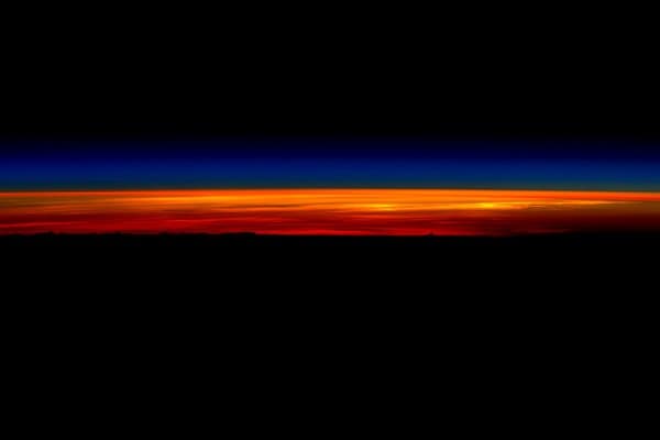 Último amanecer retratado por Scott Kelly desde la Estación Espacial Internacional #1