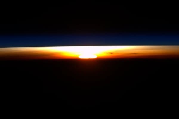 Último amanecer retratado por Scott Kelly desde la Estación Espacial Internacional #2