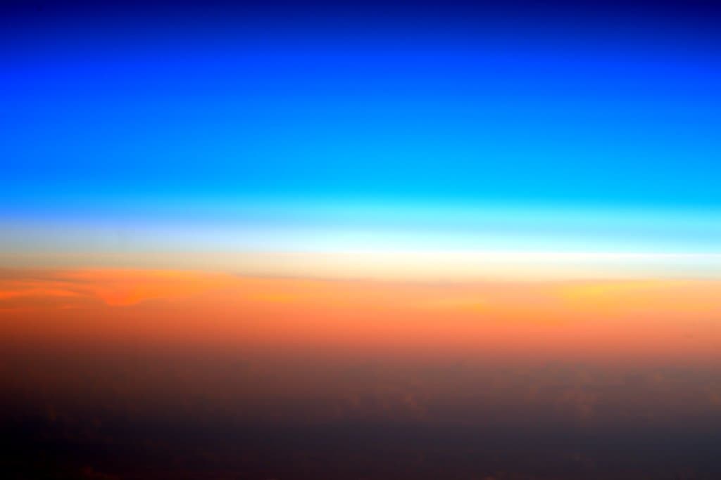 Puesta del sol observada desde el espacio