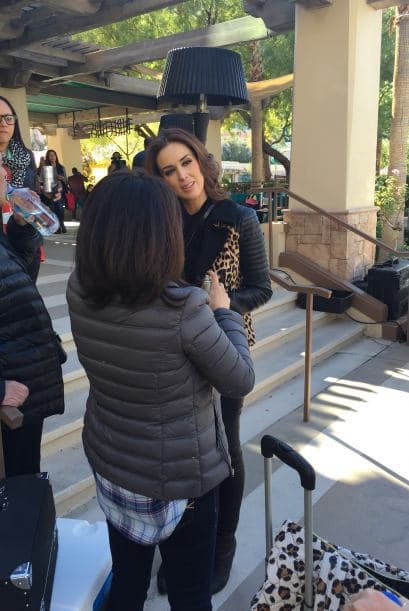 Y luego el cabello... Todo detalle para que luzca impecable.