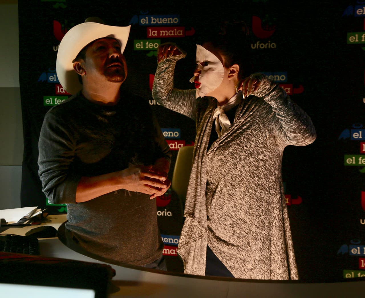 En estas fotos podemos apreciar como 
<a href="http://www.univision.com/personas-el-feo">El Feo</a> pasó un susto, al encontrarse con La Llorona este martes 13.