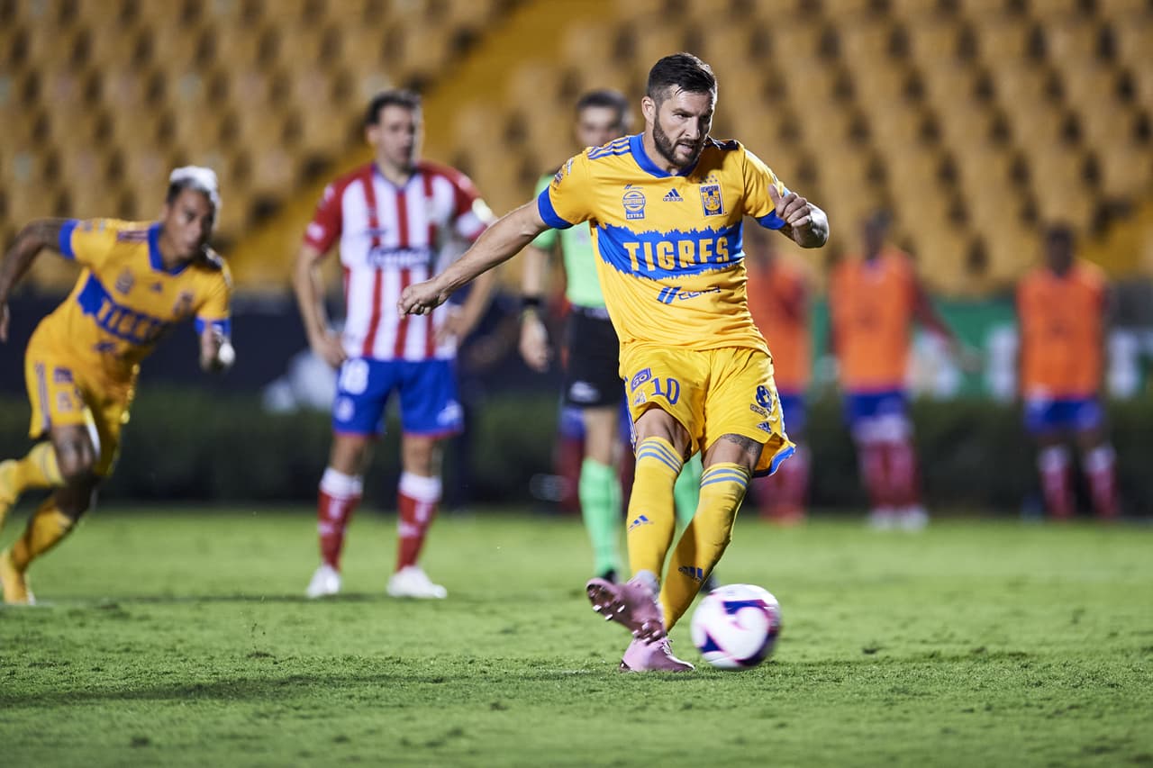 Gignac (70’) hizo el segundo de los felinos cobrando una pena máxima.