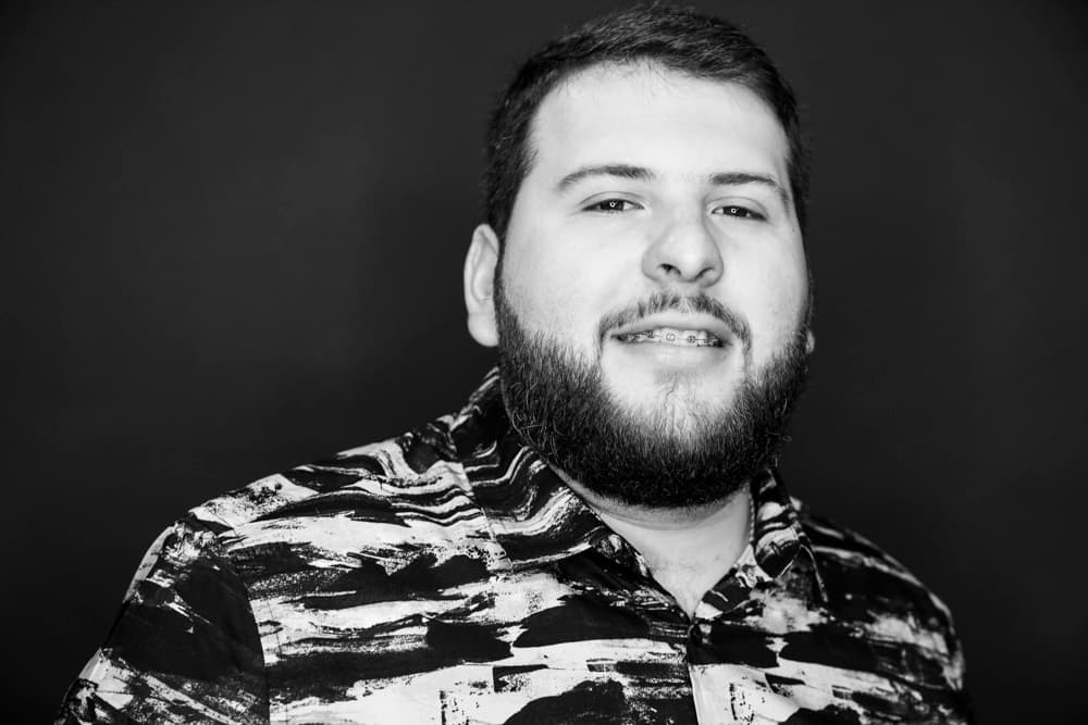 Sus álbumes han estado en el Top 20 de ventas de Billboard.