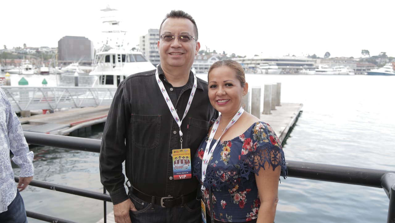 Raúl 'El Pelón', Carla Medrano y El Feo premiaron a sus oyentes con una noche inolvidable al lado de Calibre 50 en un bote privado.