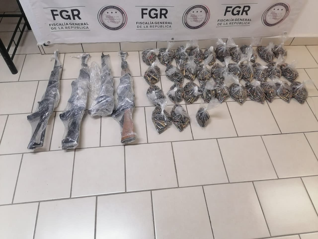 Estaban en una casa, cuya información fue compartida por la Patrulla Fronteriza Estación Brian A Terry. Dentro había además 
<b>varios rifles AK-47, miles de cartuchos y equipo táctico</b>.