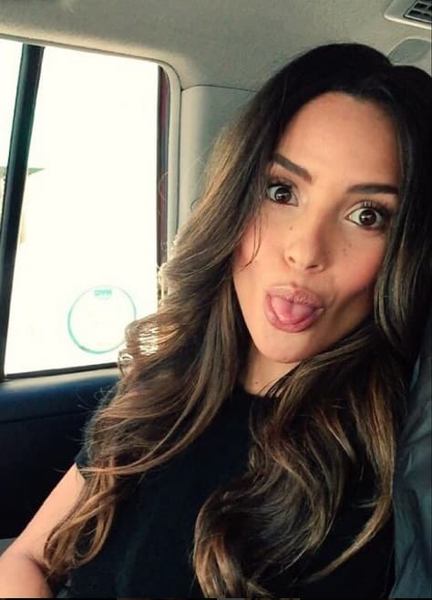 Igual que su padre, también ama los reflectores, pero ella se dedicó a la actuación. Su mirada es hermosa y ella sabe muy bien cómo hacer selfies divertidas como esta.