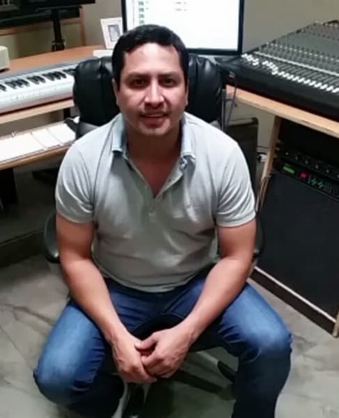 Para los fans del grupero compartimos algo de lo que hizo Julión estos días.