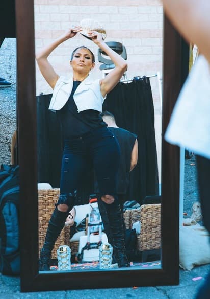 Otra que esta semana ha andado imparable es Jennifer Lopez, quien compartió selfies de su paso por el iHeart Music Festival.