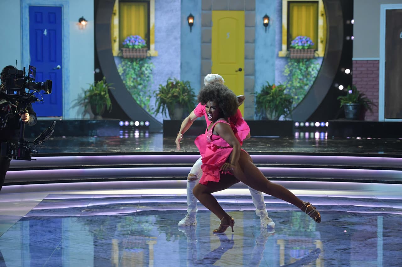 Después de este primer número vendría el momento en que Amara bailara con Danell.