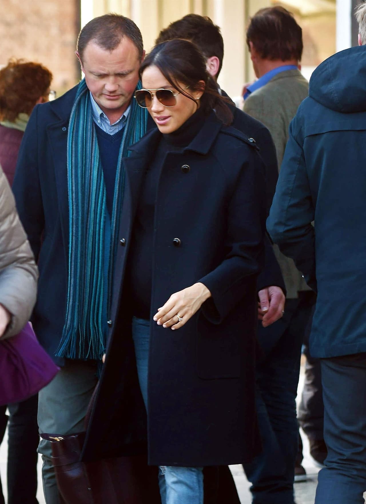 <b><a href="https://www.univision.com/entretenimiento/realeza/en-fotos-este-gesto-de-meghan-markle-que-ya-delata-su-pancita-de-embarazada-fotos">Meghan Markle volvió a ser el centro de atención</a></b> y en esta ocasión debido al atuendo que la duquesa de Sussex eligió para una aparición pública.