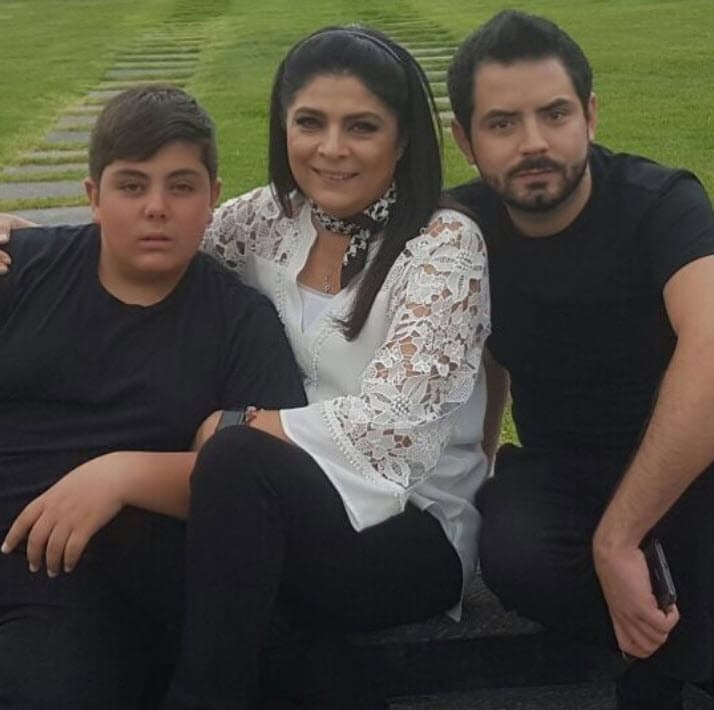 Esta historia fue una de las muchas telenovelas que Victoria Ruffo protagonizó. Desde 'La fiera', se convirtió en una de las actrices protagónicas favoritas de los productores. En su trayectoria suma 20 melodramas, ocho producciones cinematográficas y el mismo número de obras de teatro. Su más reciente proyecto en la televisión fue 'Cita a ciegas'. Esta casada con el político Omar Fayad y tiene tres hijos.