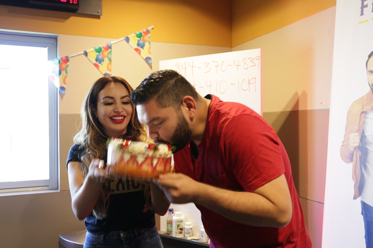 Y como era de esperarse, 
<b>La Bronca</b> fue una vez más la culpable de empujar el pastel a su compañero.