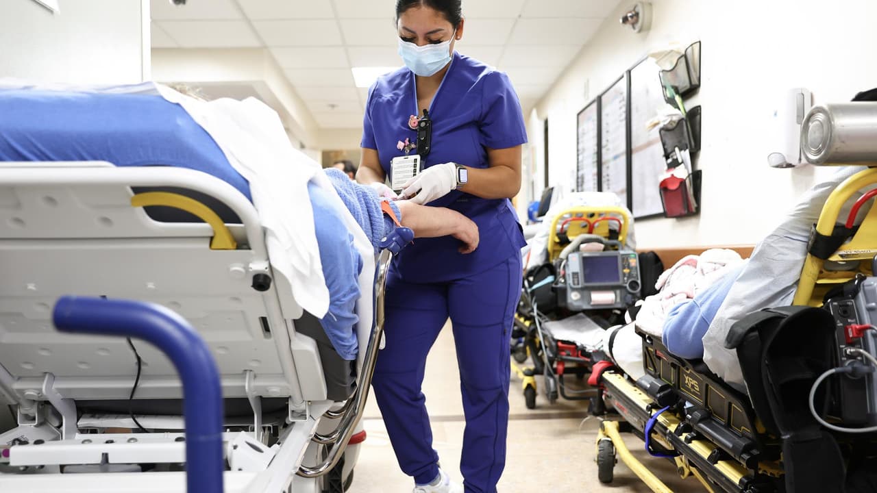 Gripe, RSV y covid-19: consejos de médicos familiares sobre cómo superar la 'tripledemia' de este invierno