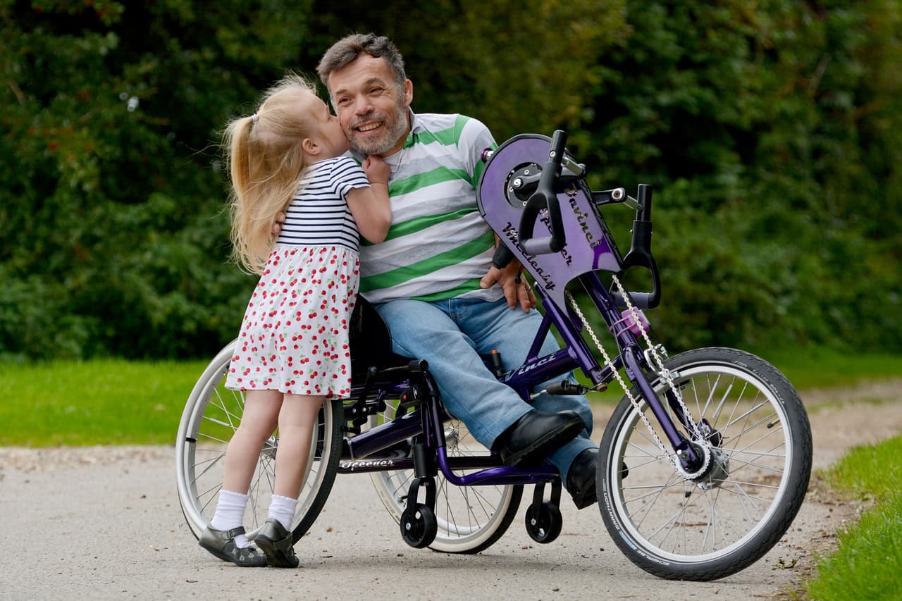 Te presentamos a la pequeña que tiene un lazo único con su papi.