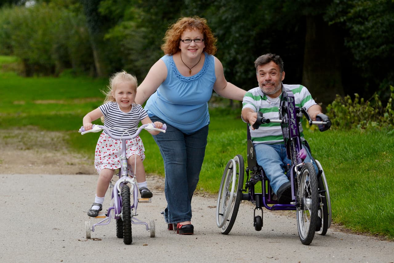 Ella vive con sus padres en North Frodingham, Yorkshire.