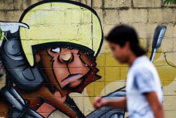 El Salvador, de escasos 20,742 km2 y 6.1 millones de habitantes, afronta 13 homicidios por día y decenas de asaltos a mano armada.