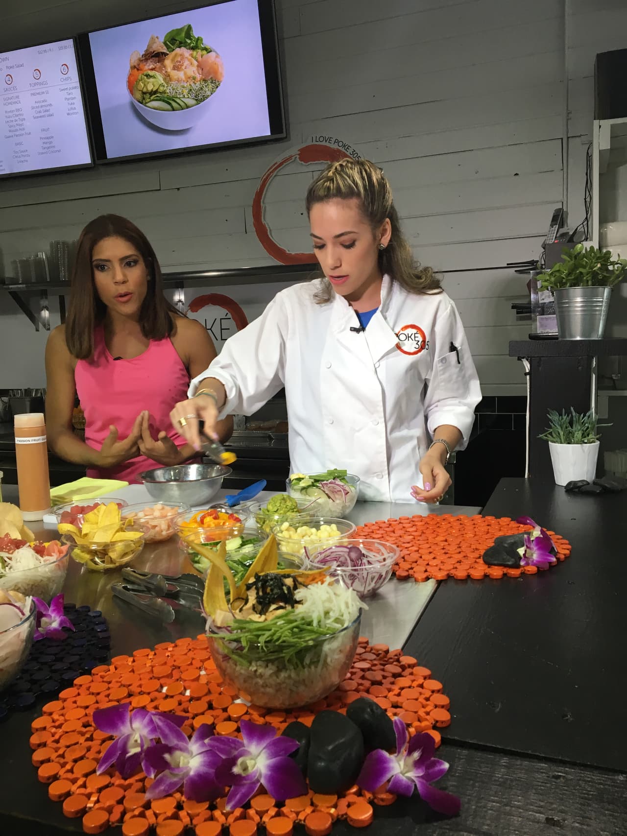 Aprendimos paso a paso cómo preparar una deliciosa receta originaria de Hawaii.