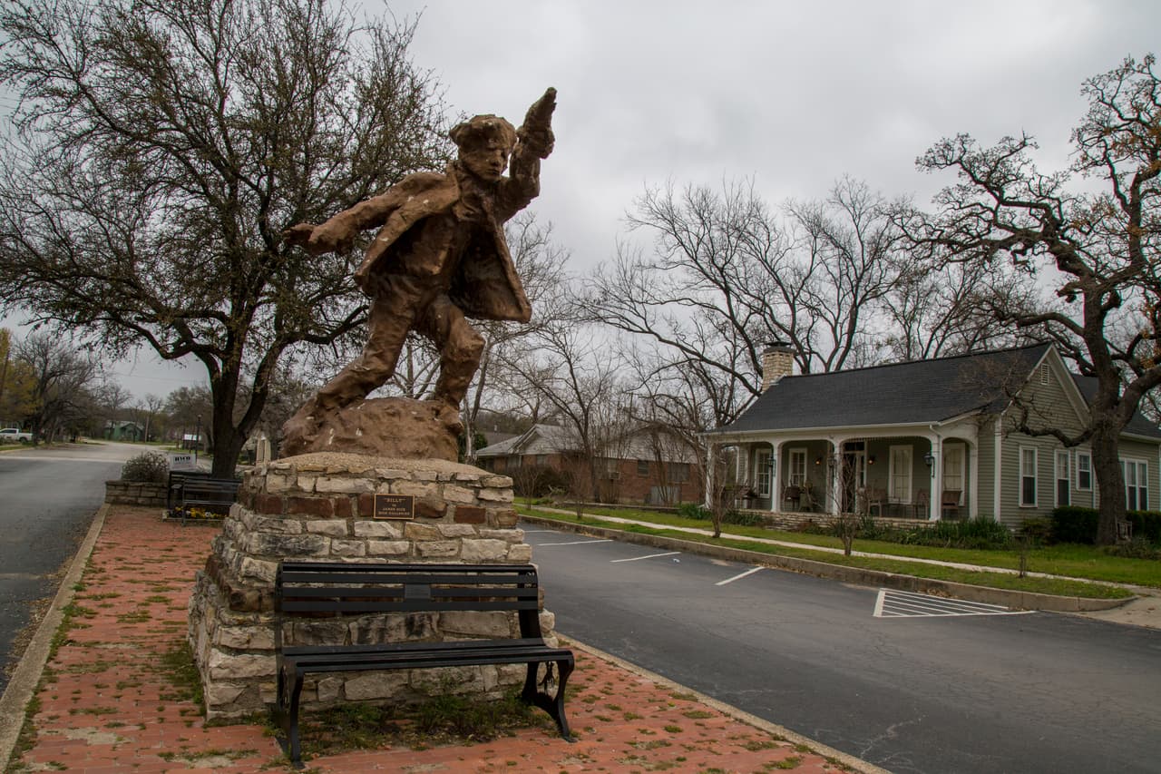 Una estatua en honor al bandido Billy the Kid en Hico, Texas. Un hombre que vivió en esta localidad aseguraba ser el famoso Billy the Kid.