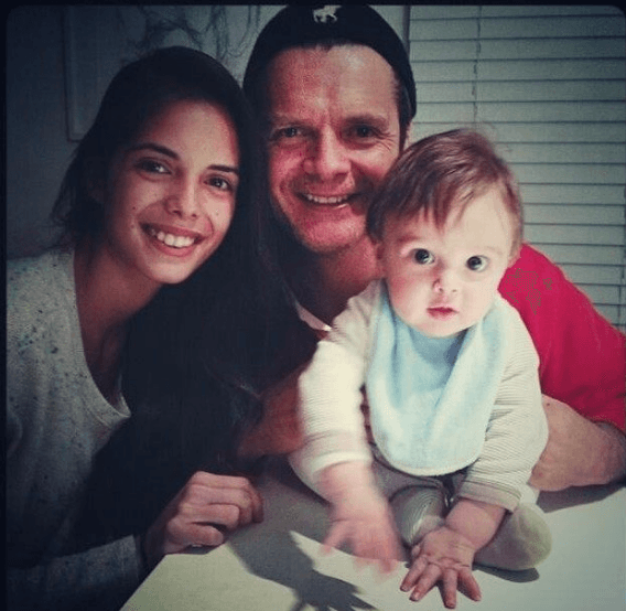 Aunque Ariel siempre estuvo al pendiente del crecimiento de su hija, en 2015 confesó al programa 'Ventaneando' que la relación con María se había fracturado luego de que ella reclamara su herencia a su tío Coco Levy y de que decidiera salirse de casa de Talina para irse a vivir con su entonces novio Diego Carrión, lo que derivó también en un alejamiento con su familia.