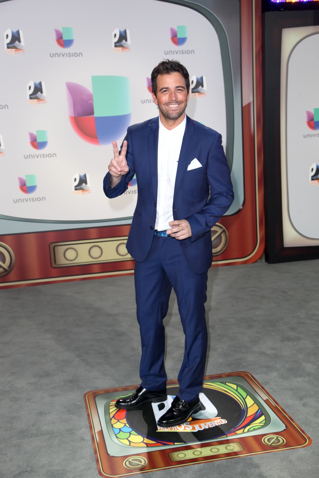 En el año 2016 el también cantante lanzó su disco "Girando", en el cual incluye un dueto junto a 
<b><a href="http://www.univision.com/temas/julion-alvarez">Julión Álvarez</a></b>.