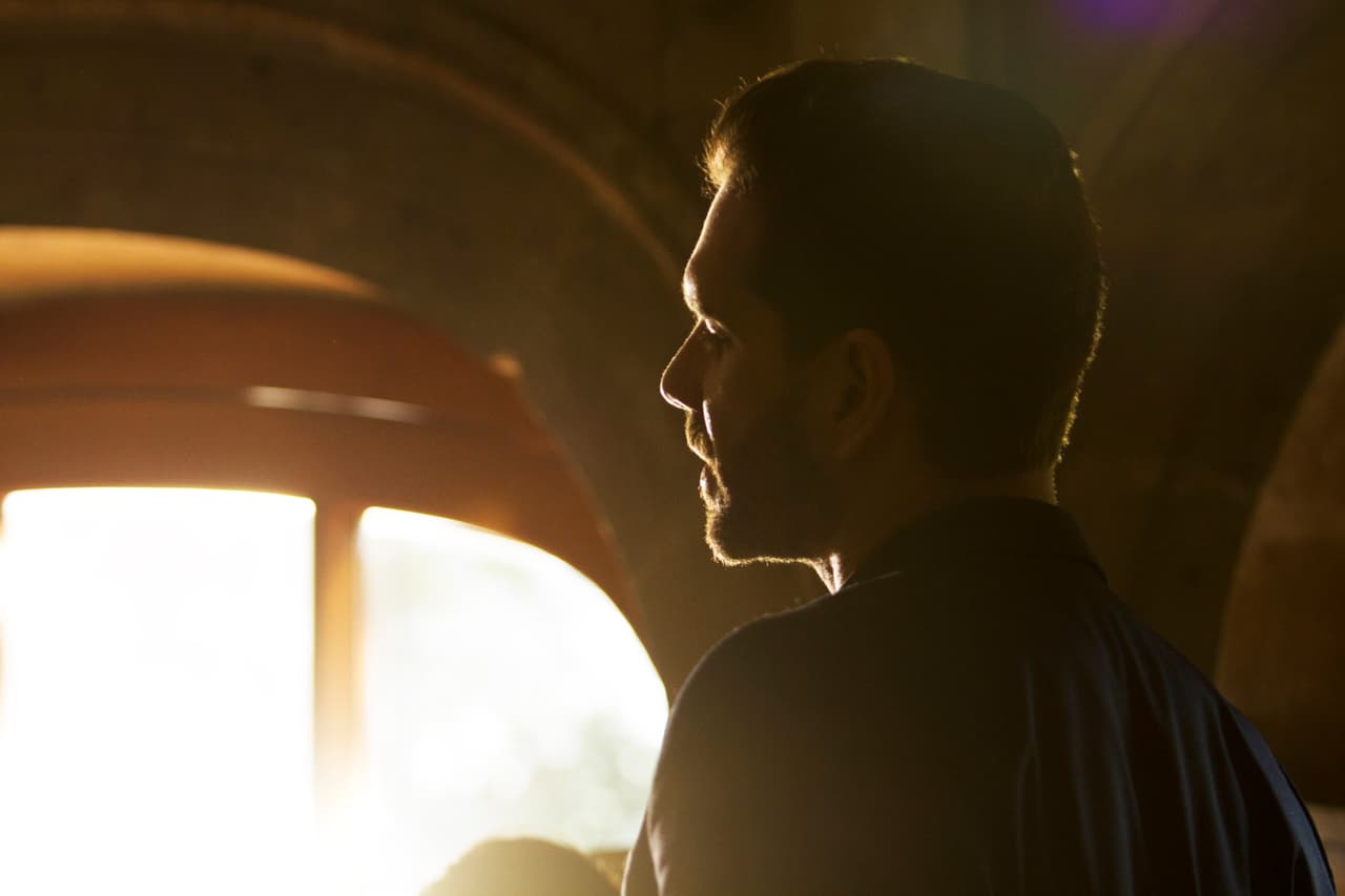 John estaba confundido, pues todo el tiempo había pensado que Yolanda lo había traicionado.