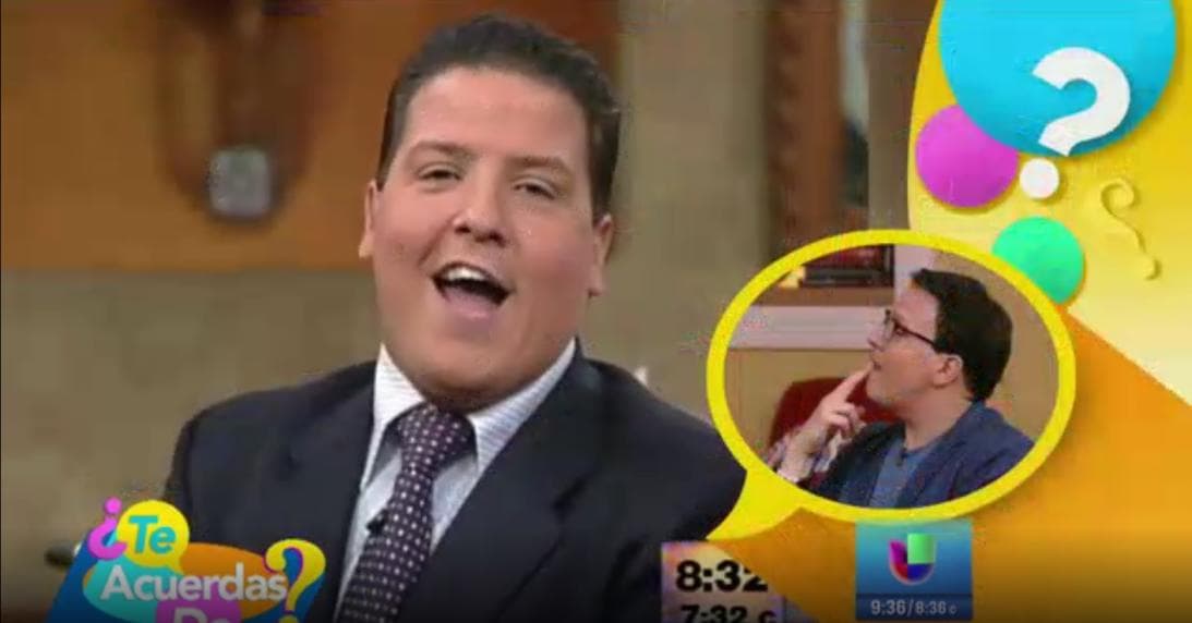 En esta imagen apreciamos a Raúl hace casi 20 años en sus primeros días conduciendo Despierta América.