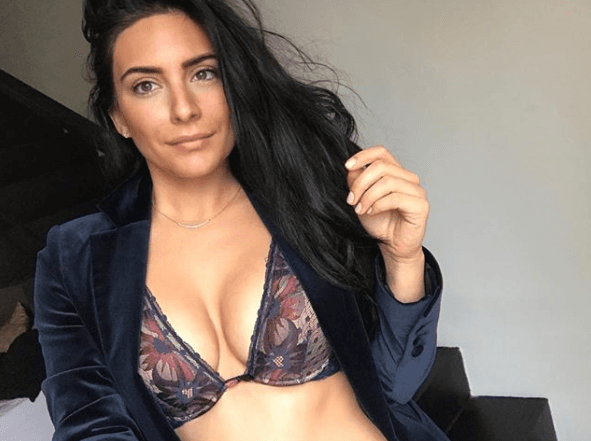 Entre estos proyectos profesionales de Ana Brenda posar con lencería femenina a través de sus redes sociales.