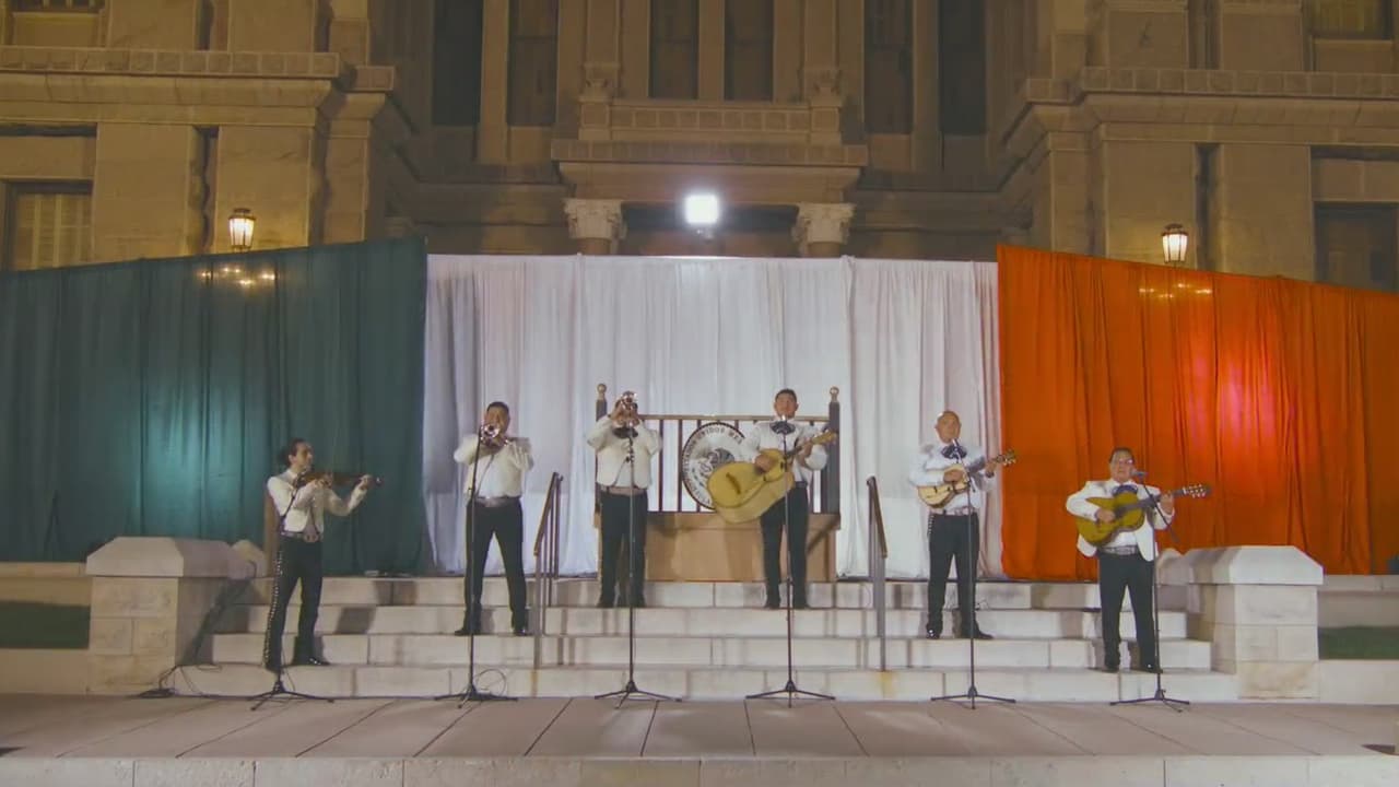 El Capitolio texano se vistió con la bandera mexicana para conmemorar El Grito de Independencia de México.