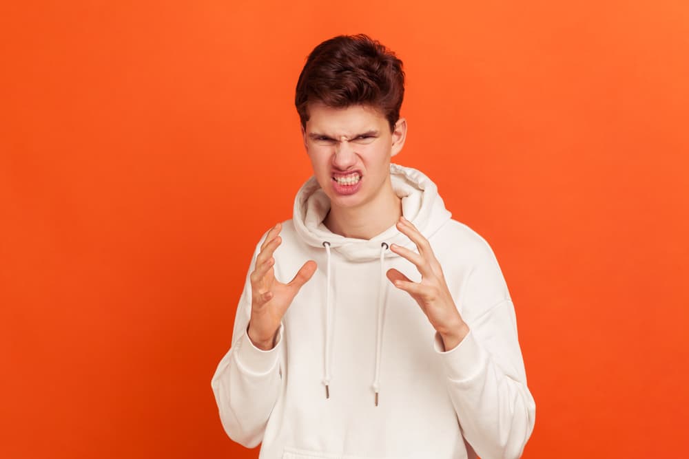 Pero ahora que Venus está retrógrado, la persona está malhumorada, pierden el sentido del humor y es que el tránsito impide que se expresen con la misma facilidad de siempre. Afortunadamente es algo transitorio que pasa muy pronto.
<br>