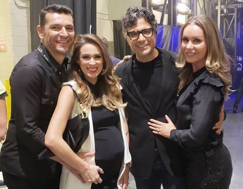 Jacky también comentó que ella cree que dará a luz a sus gemelas en diciembre. "[...] Ellas deciden, pero 
<b>yo creo que va a ser diciembre</b>", dijo la actriz de 38 años.