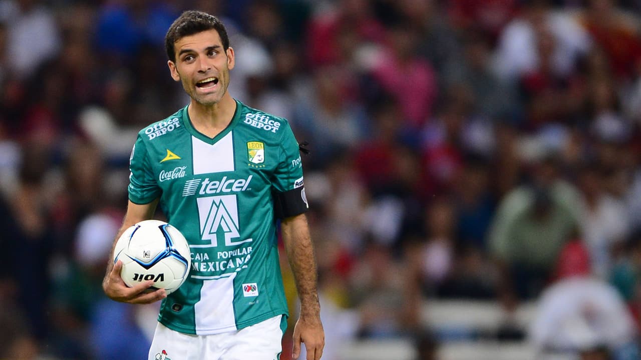 Tras una exitosa carrera en el futbol europeo,
<b>Rafael Márquez</b> volvió a México en 2013 con León pero tras pasar año y medio con los Esmeralda retornó a Europa para jugar con el Hellas Verona.