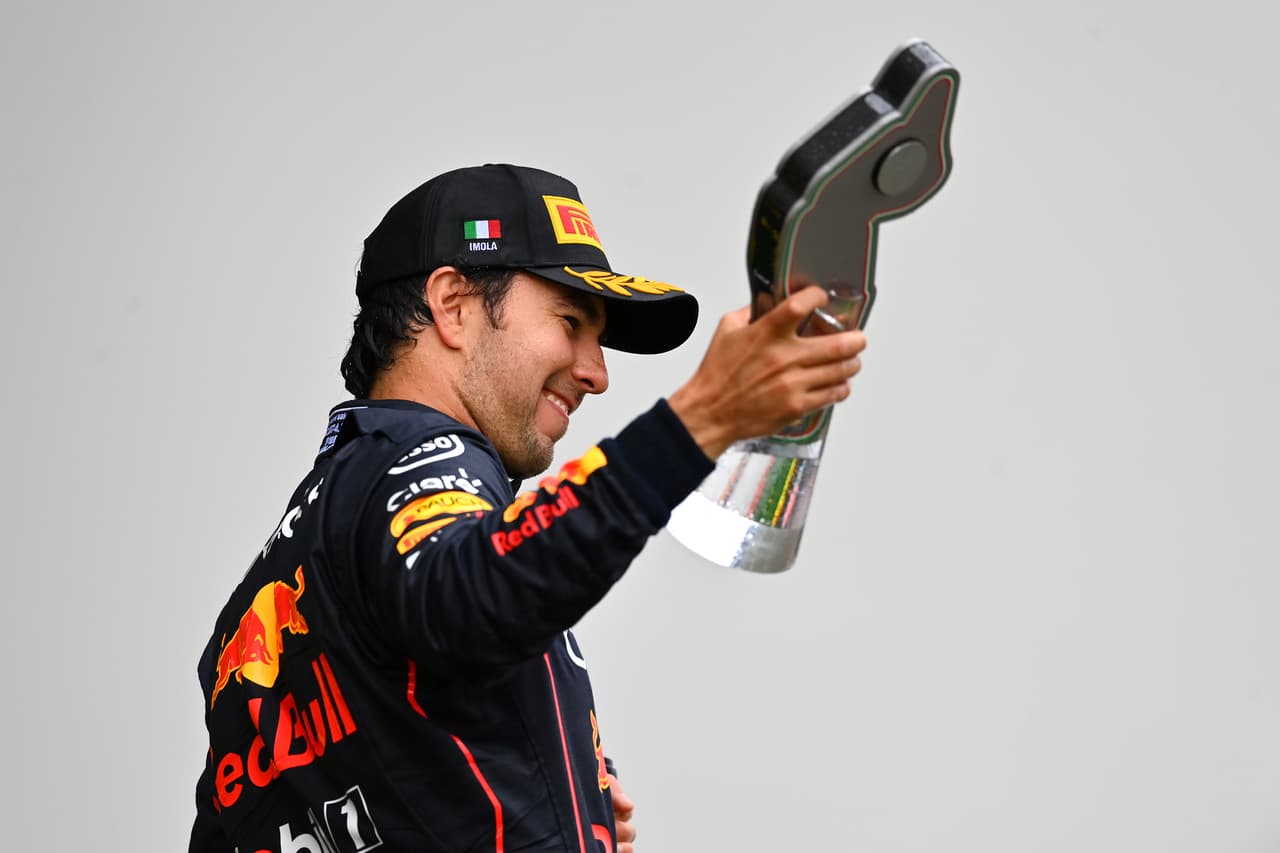 Gran carrera de Red Bull para su primer 1-2 desde el 2016 con Max Verstappen ganador en el GP de Imola y el mexicano Sergio 'Checo' Pérez como segundo lugar en el podio en Italia.