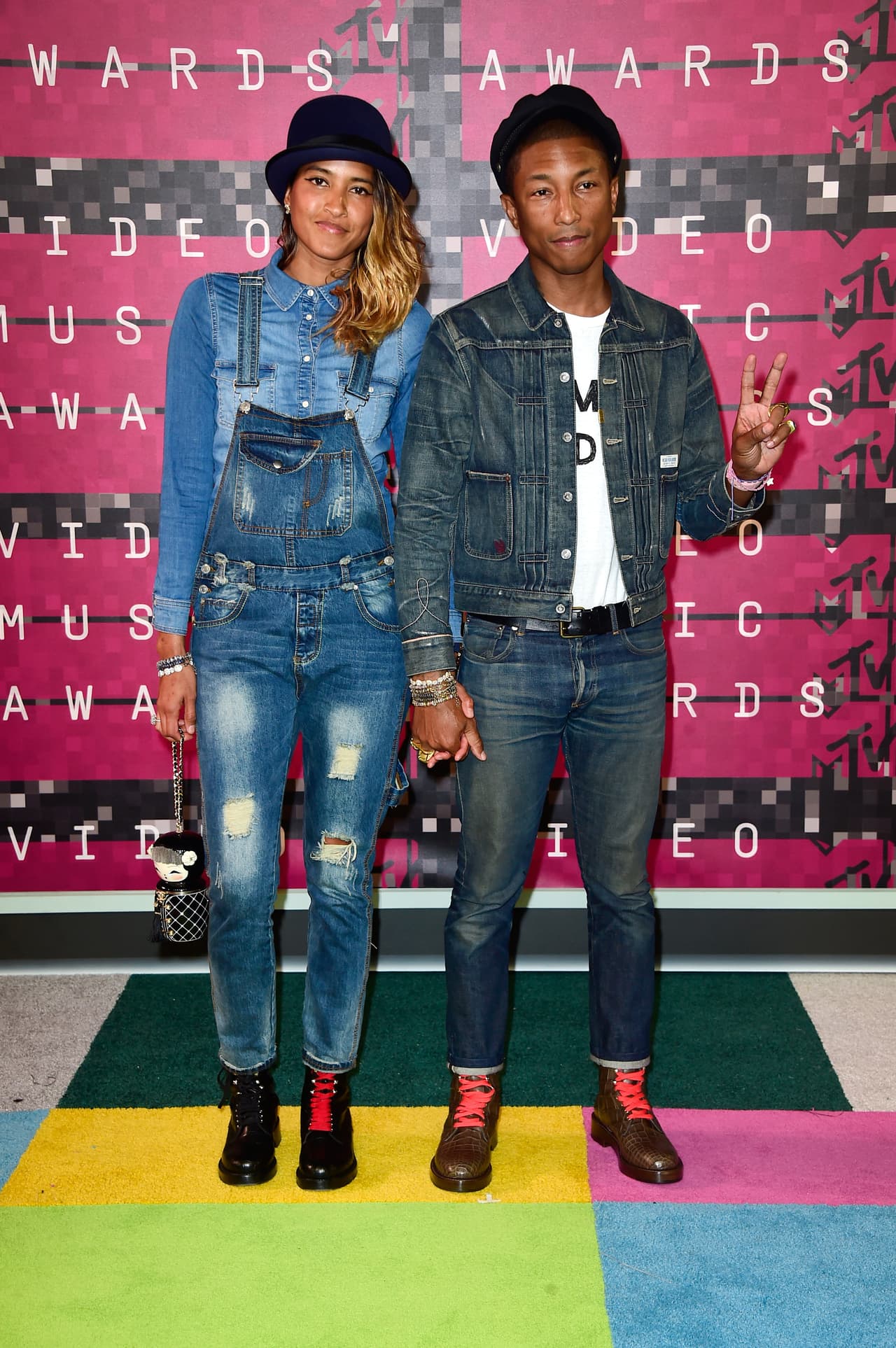 Helen Lasichanh y Pharrell Williams.