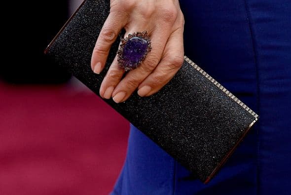 Lavarlas es básico si quieres llevar la tendencia 'nude', pues con los tonos tan claros cualquier imperfección dentro de la uña se nota.