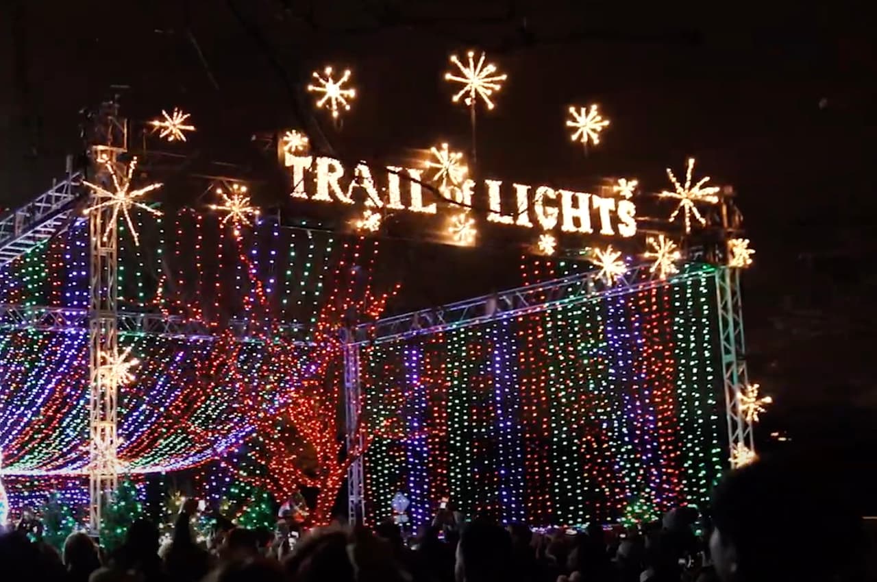 La pandemia del coronavirus obligó ciertos cambios a las festividades navideñas. El tradicional sendero de luces se llevará a cabo, pero de una manera distinta.