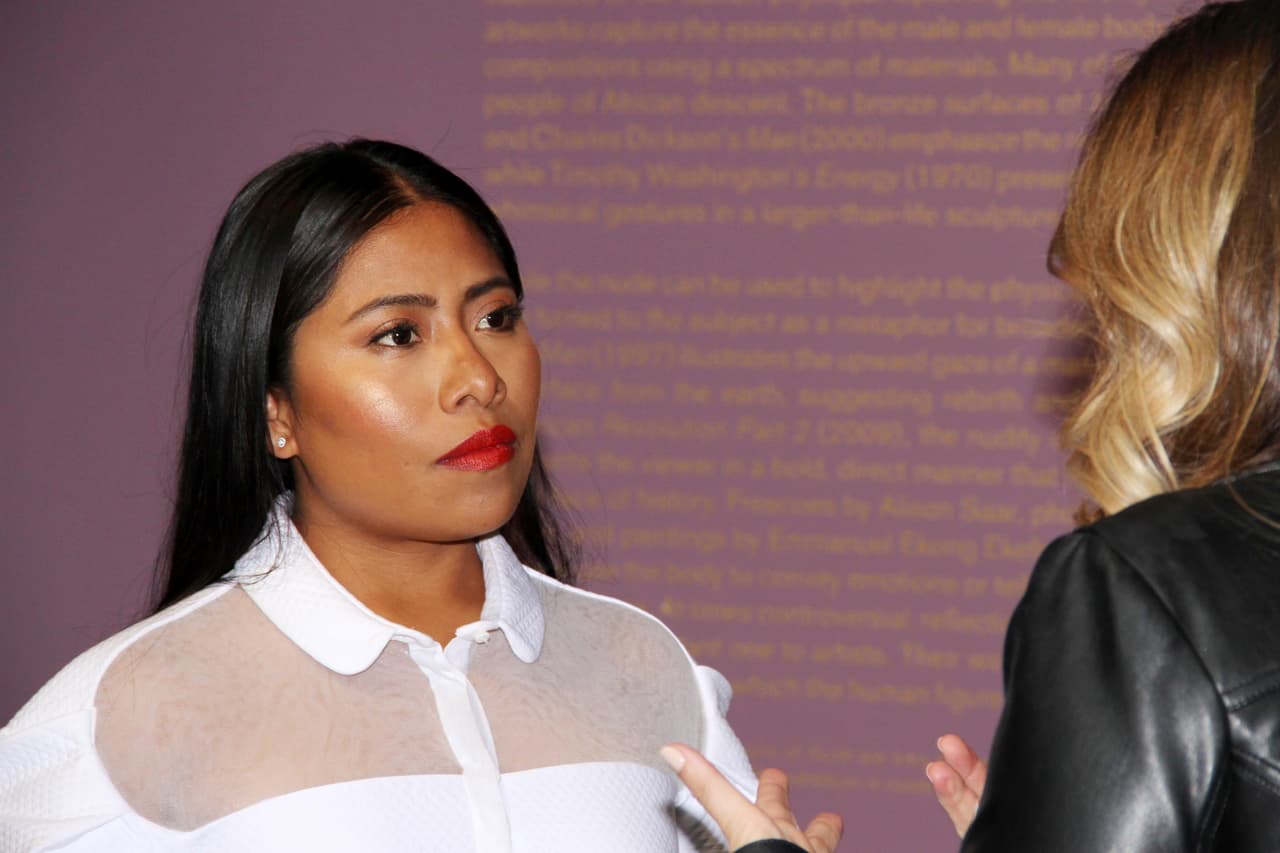 Algunas de ellas no fueron favorables: hubo quienes 
<b><a href="https://www.univision.com/entretenimiento/la-suerte-de-las-feas-la-broma-de-laura-zapata-sobre-la-fama-de-yalitza-aparicio-fotos">cuestionaron desde su apariencia física hasta su desempeño actoral</a></b> al no tener estudios previos en actuación.