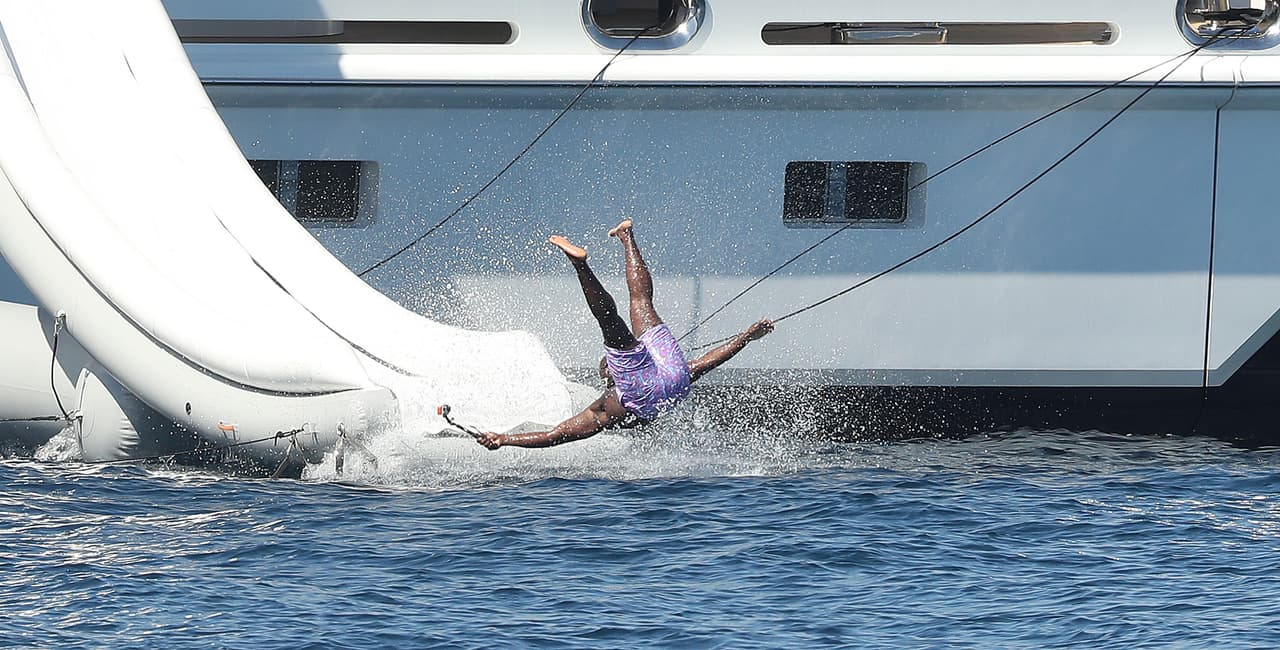 ¡Tremendo ranazo que se metió al caer al agua!