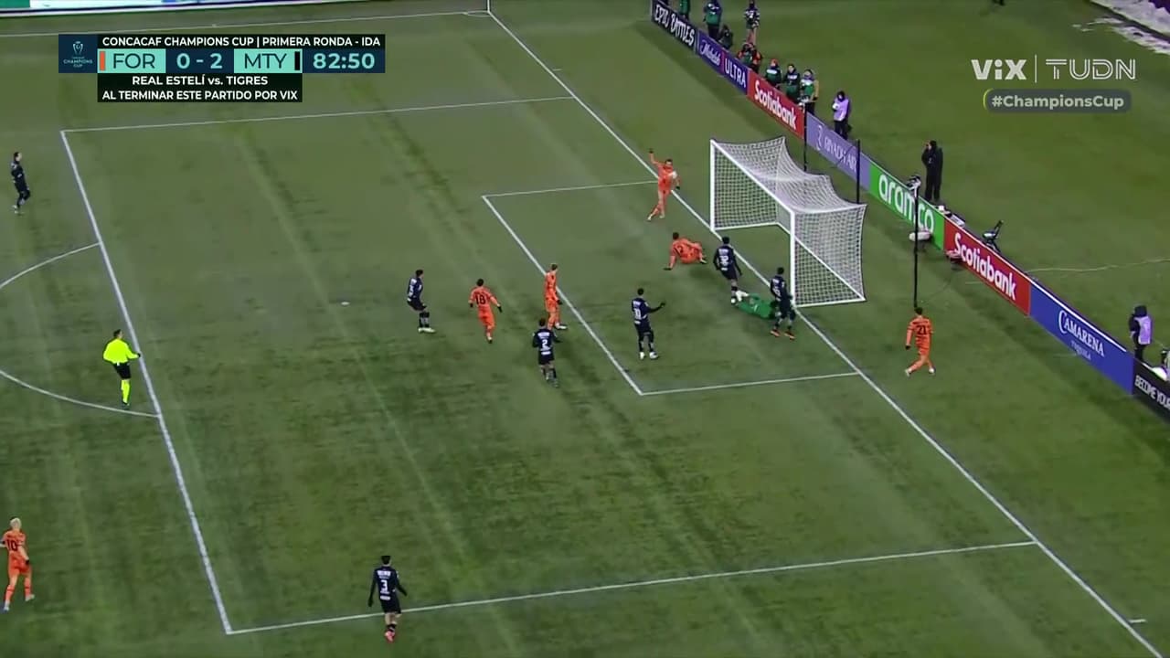 ¡Osote de Forge! Tenía la portería abierta y la mandó a las tribunas 