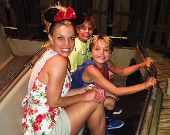 La cantante logró salir adelante y dejar atrás su pasado oscuro. Ahora es una madre dedicada y ha recuperado su carrera.