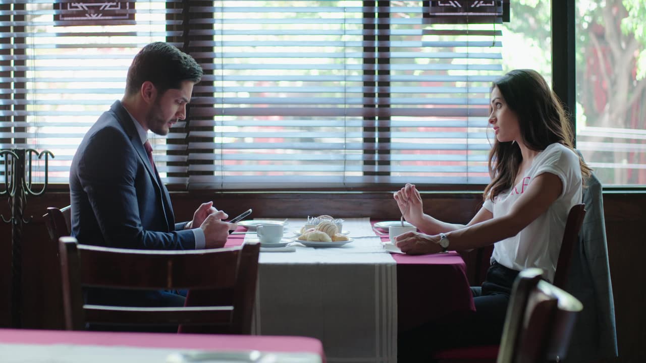 A pesar de que Víctor sospecha que su novia Adela está enamorada de Miguel, él sigue conquistándola.