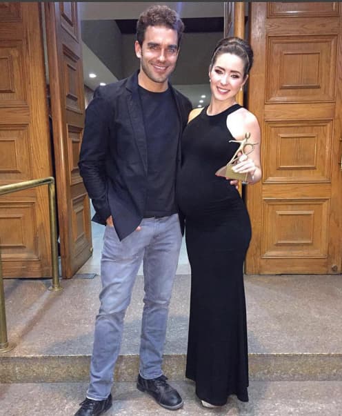 ¡Eso sí! Siempre muy bien acompañada de su pareja Marcus.