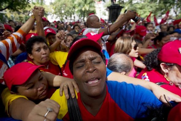 Mientras que en las calles venezolanas, los simpatizantes del presidente Hugo Chávez salieron a manifestar su apoyo.