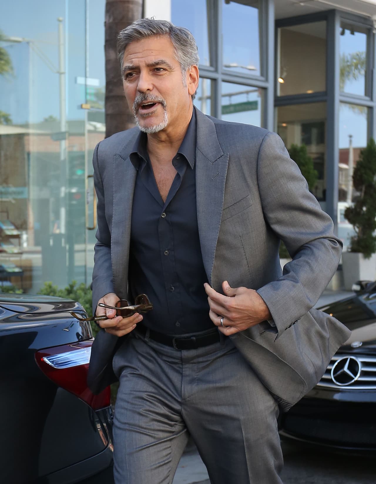 La pareja disfrutó de un romántico 'lunch date' en un glamoroso restaurante de Beverly Hills.