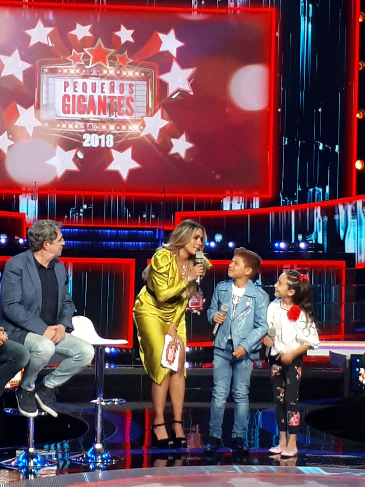 Y para mostrar un poco del talento infantil que veremos, los pequeños Rodrigo Pérez y Laura Loyola dieron una probadita de su talento vocal.