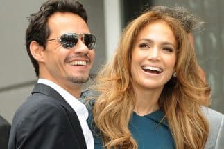 Un año después se casaron. Fue el primero de los cuatro matrimonios de ella. Luego vino el de Cris Judd (2001 a 2003), después Marc Anthony (2004 a 2014), y ahora con Ben Affleck, con quien ya había estado comprometida entre 2002 a 2004.
<br>