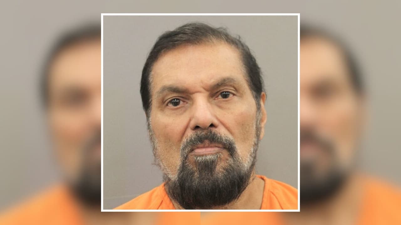 Acusan a un hombre de apuñalar mortalmente a su compañero de apartamento y luego pedir ayuda al 911