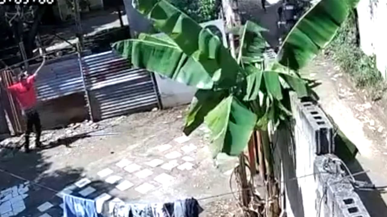 Investigan a policías en República Dominicana que habrían disparado a un hombre que se rindió