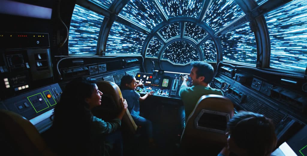 El día de la apertura de la primera etapa, los visitantes podrán tomar los controles de la nave más famosas de la galaxia a bordo del Millennium Falcon: Smugglers Run.